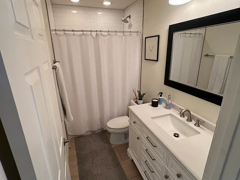 1701 E Pinchot Ave — Photo 11