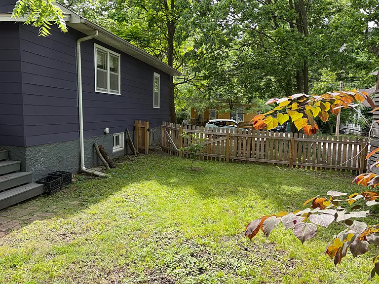 208 Melbourne St — Photo 22