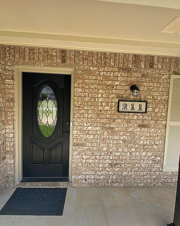 1st image of 211 Green Lane Trl