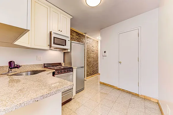 Rented by REAL New York | media 55