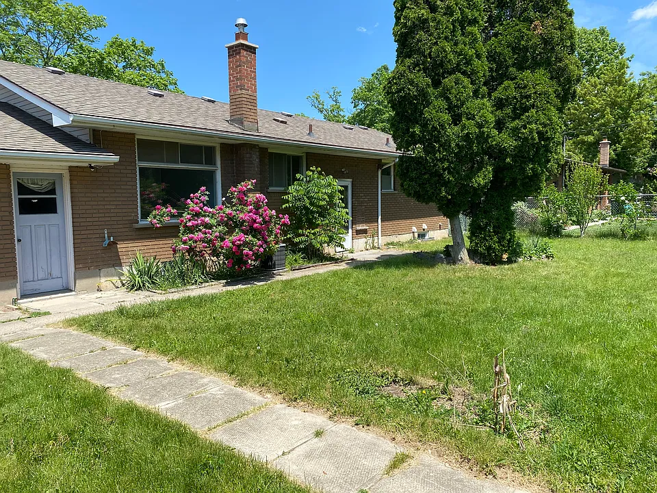 16 Victor Blvd #UPPER
