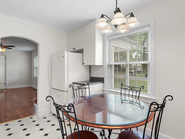 2727 Stratford Dr — Photo 23
