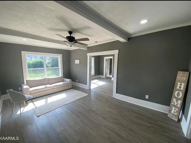206 Ferry St — Photo 4