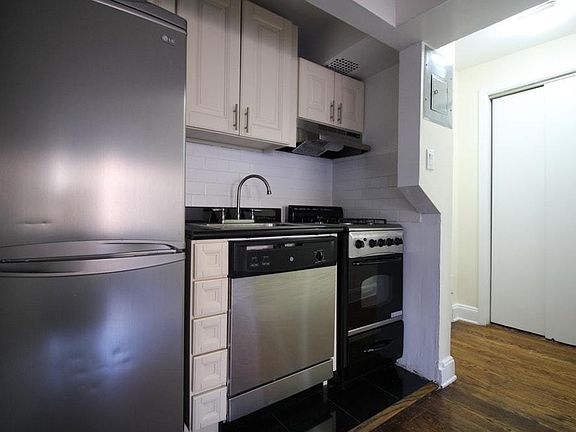 2nd image of 304 Bleecker St