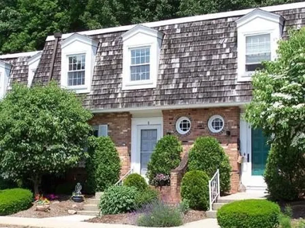 39 W Summit St APT 8, South Hadley, MA 01075