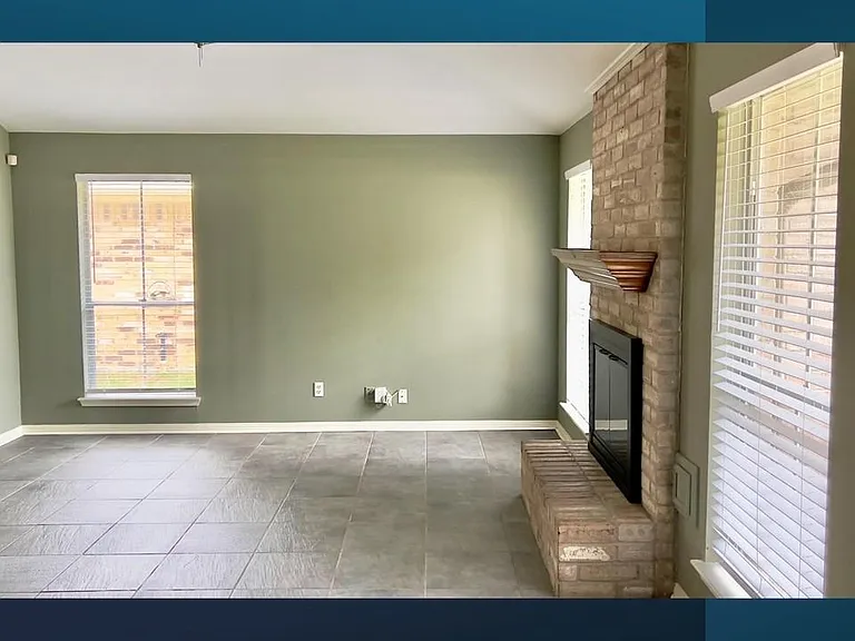 439 Woodrail Dr — Photo 3