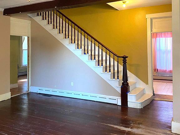 3rd image of 119 E Market St