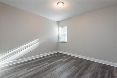 1st image of 519 College St #2