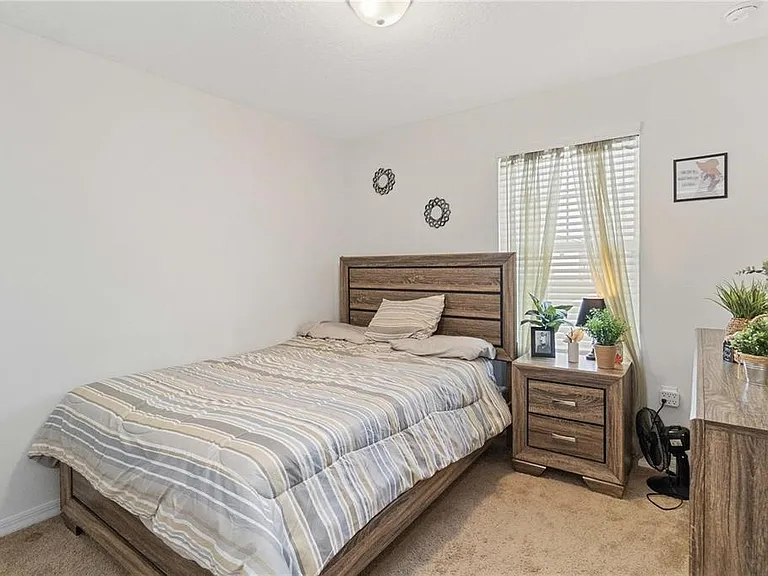 592 Madison Dr — Photo 14