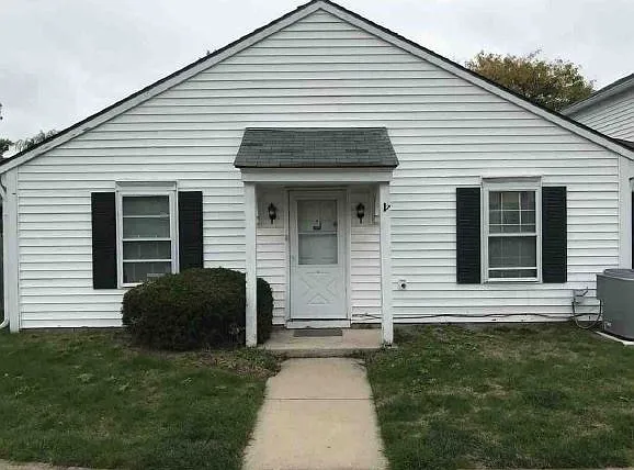 4979 Oakbrook Dr photo 1