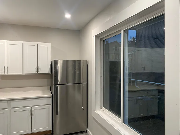 389 Richmond Ave #1 — Photo 3