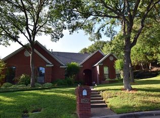 2708 Meadow Hill Ln, Arlington, TX 76006