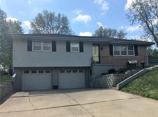 1935 Safari Dr, Saint Joseph, MO 64506