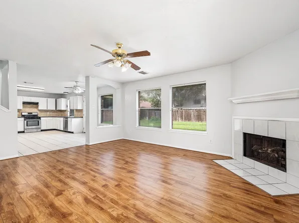 8823 Emerald Heights Ln, Houston, TX 77083