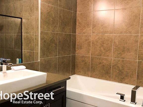 5th image of 35 Inglewood Park SE #504