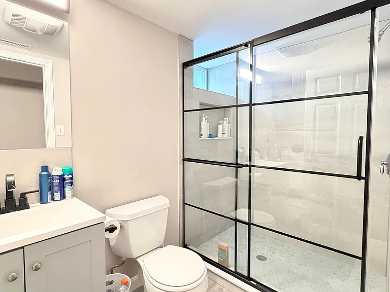 66 Quint Ave #1A — Photo 2