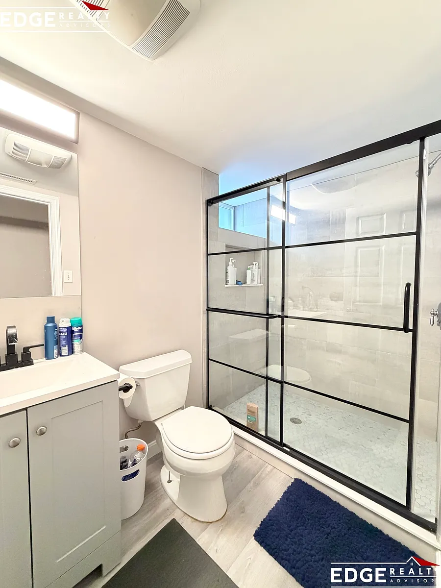 Building Photo - 66 Quint Ave #1A