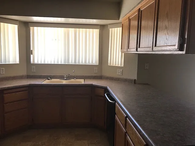 4 Bed/2 Bath In Mountain View ! — Photo 4