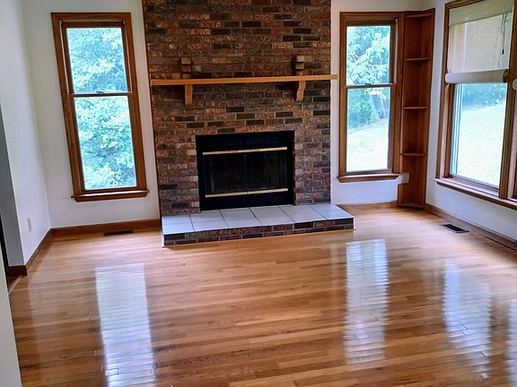 5th image of 609 Holly Dr