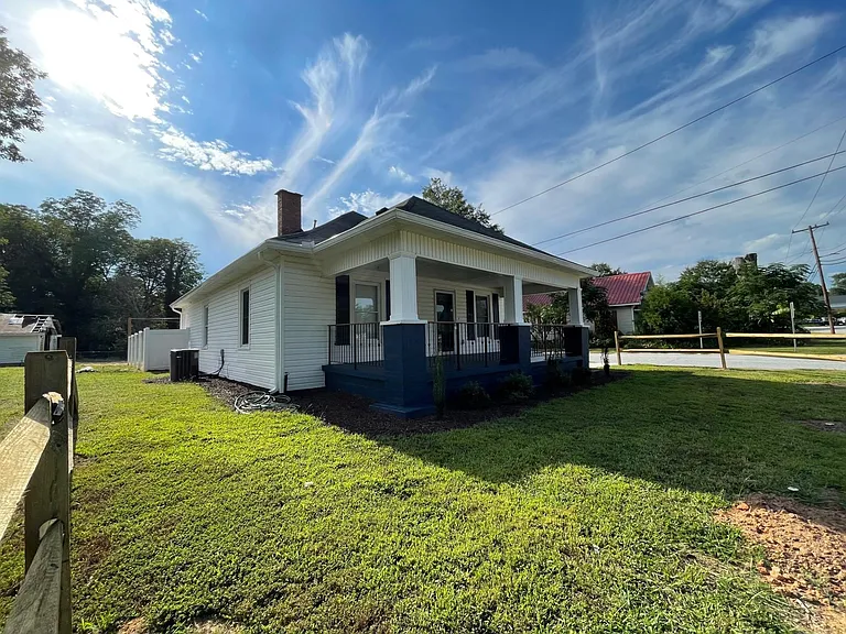 313 N Maple St — Photo 10