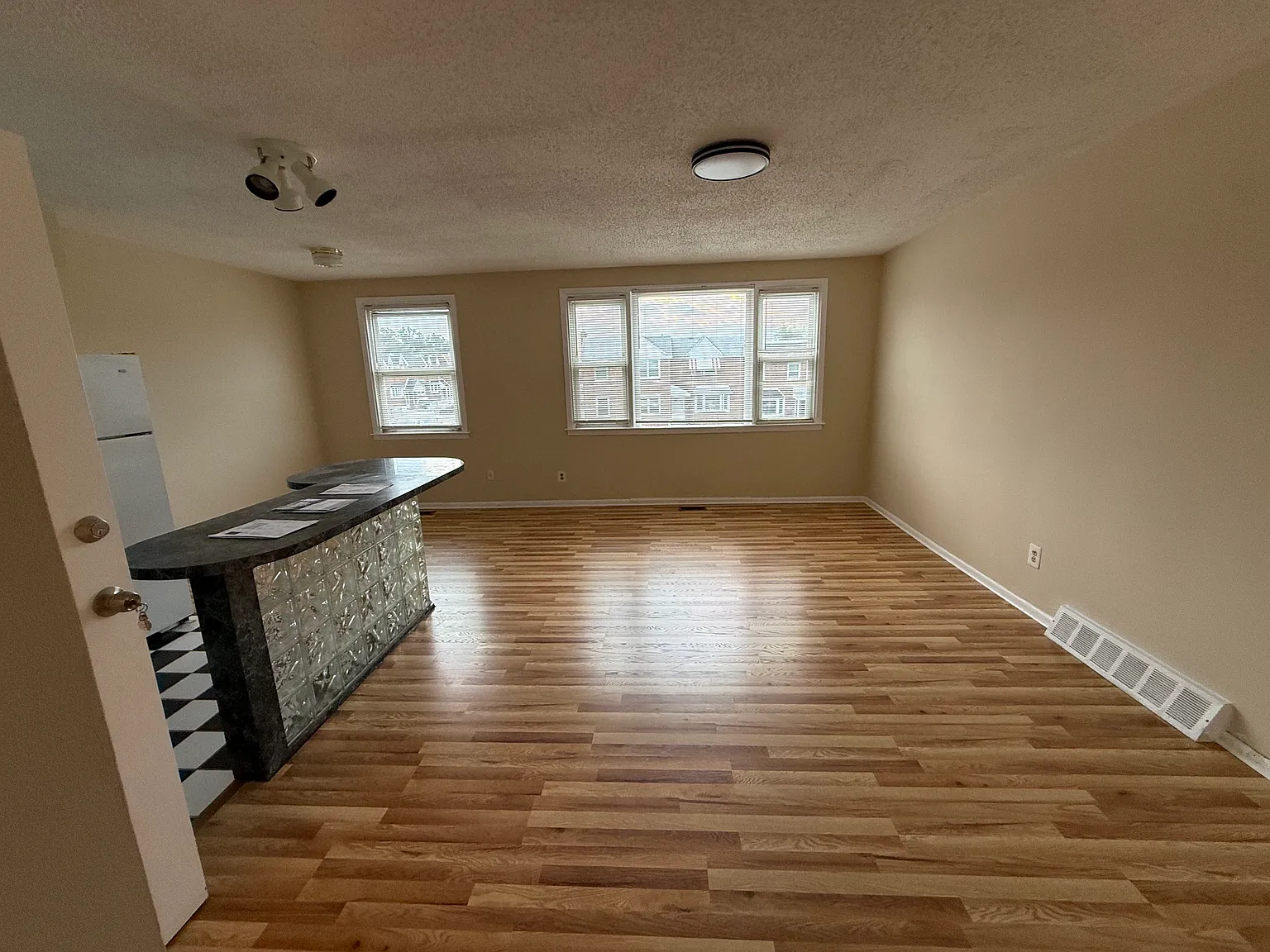 2 bed, $1,700 — Photo 4