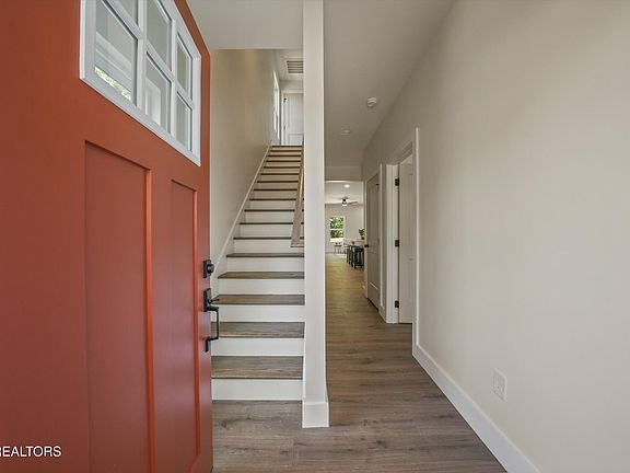 3rd image of 2544 Selma Ave