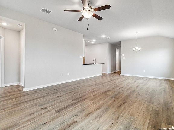 5th image of 5919 Willow Point Blvd
