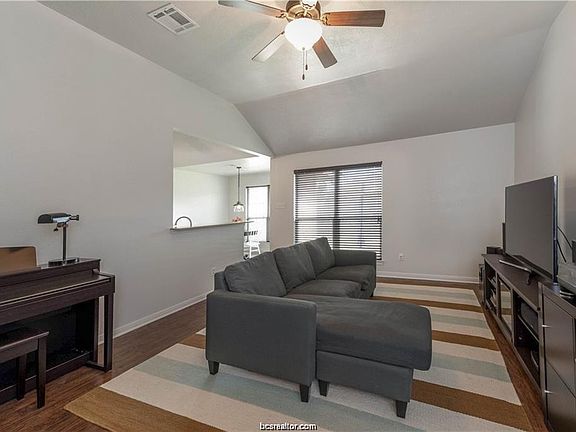 3rd image of 2609 Alexander Valley Ct