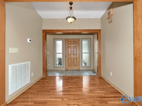 3rd image of 112 Deer Run Ln