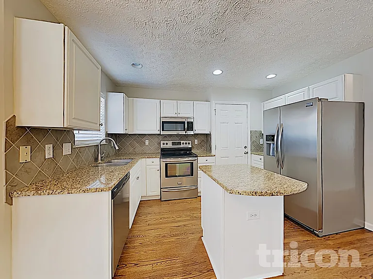 429 Essex Park Cir — Photo 5