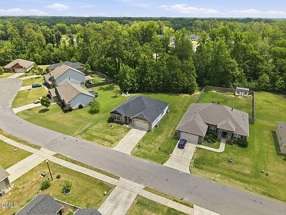 5th image of 65 Woodwater Cir