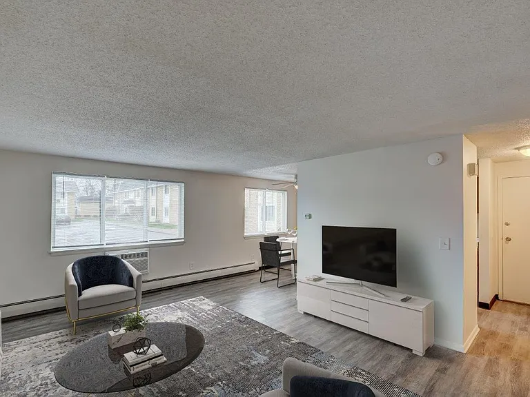 Hilton Village Apartment Homes — Photo 7
