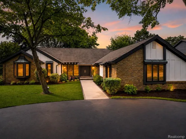 4413 Pinehurst Dr, West Bloomfield, MI 48322