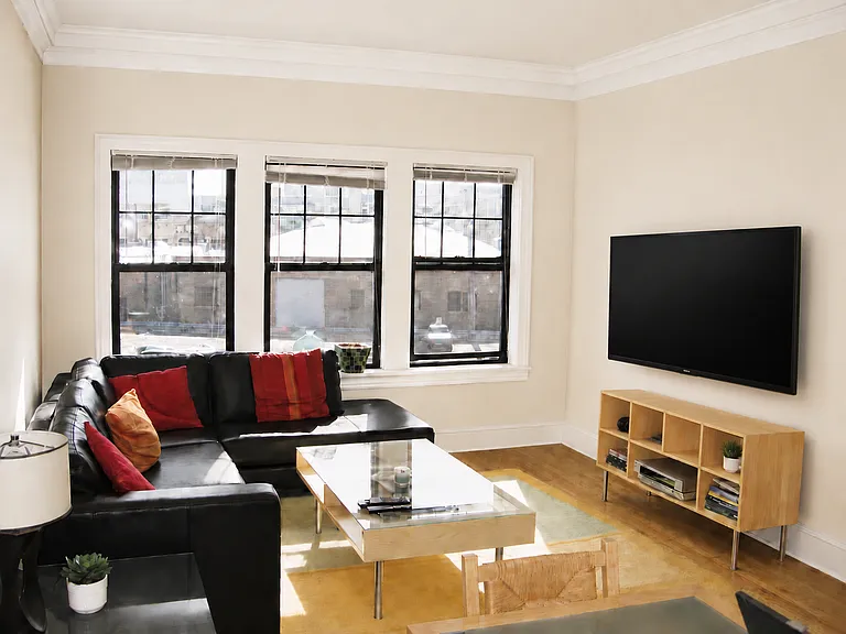743 W Waveland Ave #2 — Photo 4