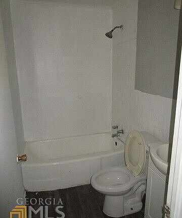 3rd image of 2117 Knightsbridge Rd