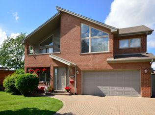 8424 W Clara Dr, Niles, IL 60714