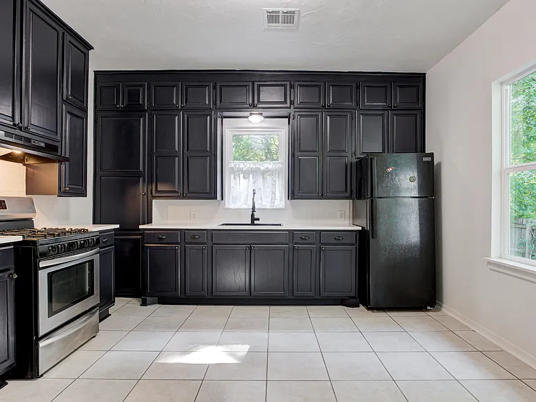 311 S Flood Ave — Photo 16
