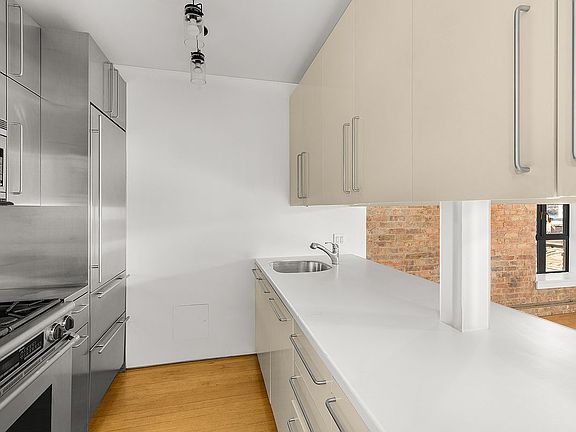 4th image of 720 Greenwich St #6HJ
