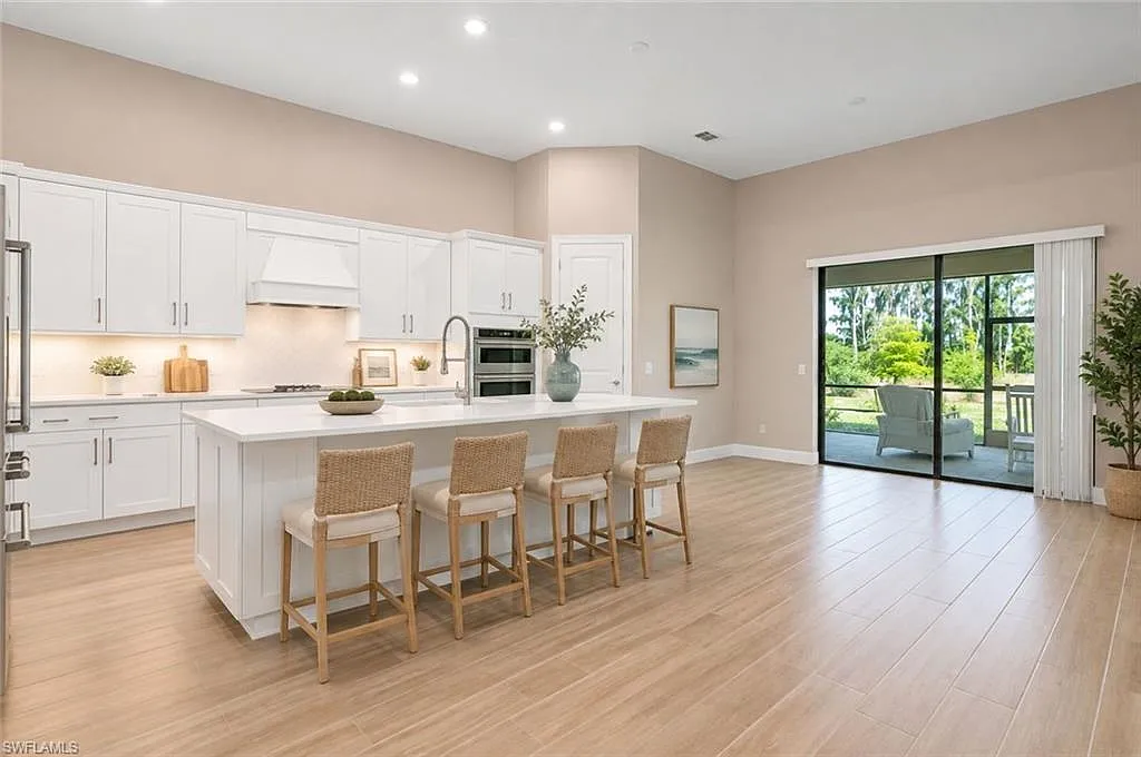 3 bed, 3.0 bath, 2852 sqft, $3,995 — Photo 3