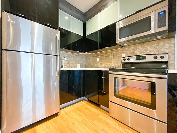 2nd image of 1444 Bedford Ave APT 4B