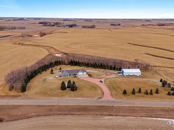 47220 240th St, Dell Rapids, SD 57022