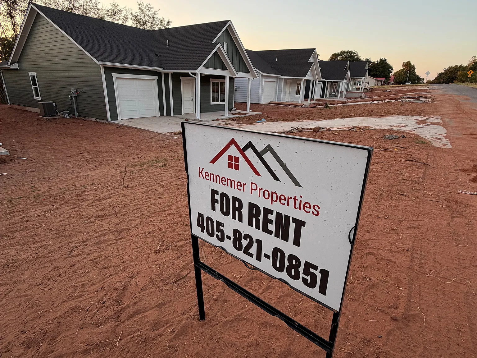 3 bed, 1200 sqft, $1,700 — Photo 4