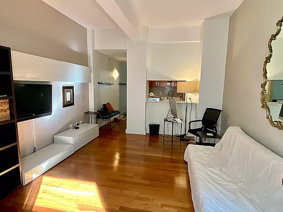 3rd image of 88 Greenwich St APT 629