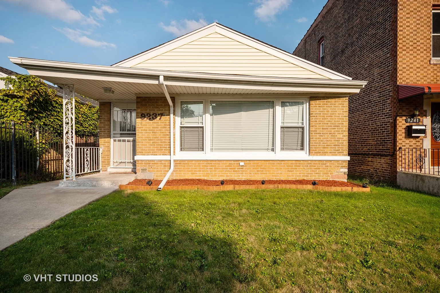 9237 S Euclid Ave photo 1