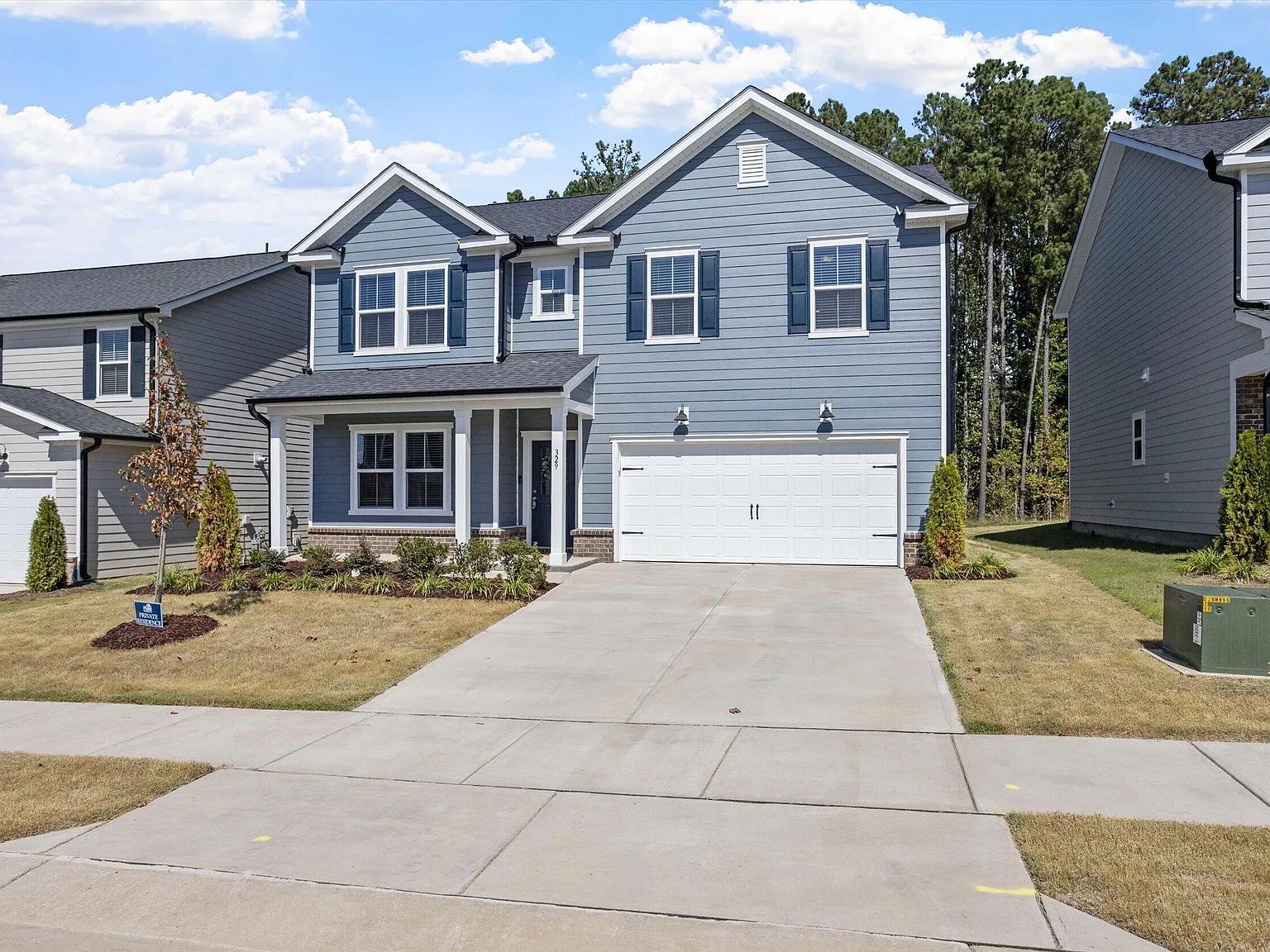 5 bed, 3.0 bath, 2720 sqft, $2,595 — Photo 2