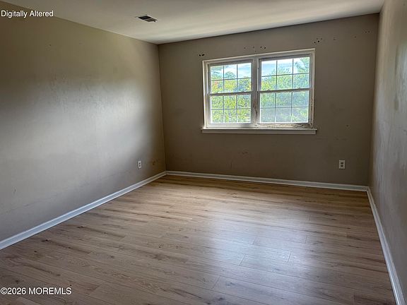 3rd image of 129 College Dr #129