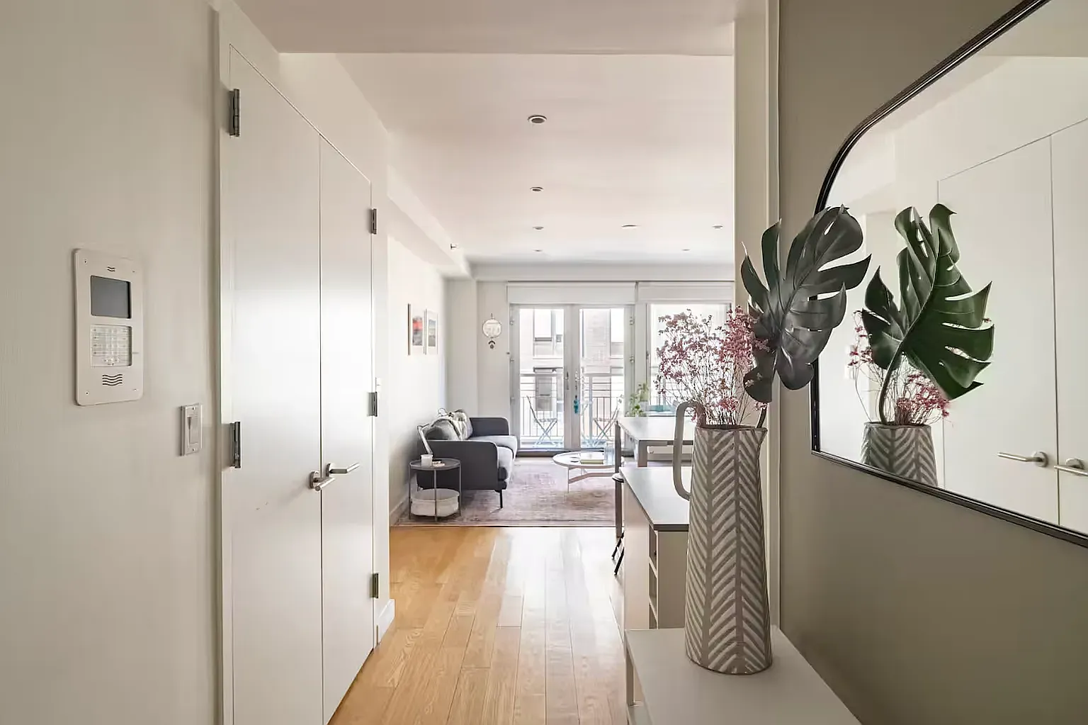 260 North Ninth Street — Photo 1