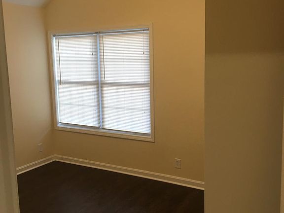 4th image of 2723 Bank St