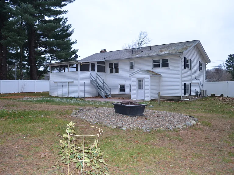 599 Clifton Park Center Rd — Photo 3