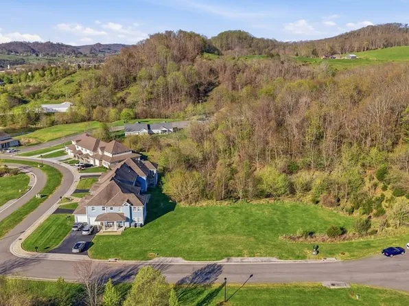 Village Ct, Lebanon, VA 24266